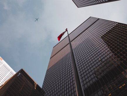 西班牙与希腊买房移民对比：50万欧 vs 25万欧，哪个更划算？